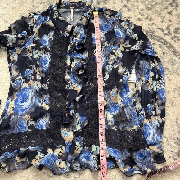 NWT FREE PEOPLE Bad At Love Blouse Sz M Floral Blue Black Lace Boho Fairy - Picture 8 of 9
